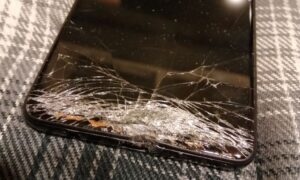 Read more about the article Czy opłaca się naprawiać uszkodzony Samsung Galaxy A41?